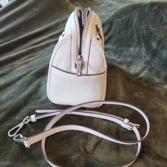 Handbag - Picture 2 of 3